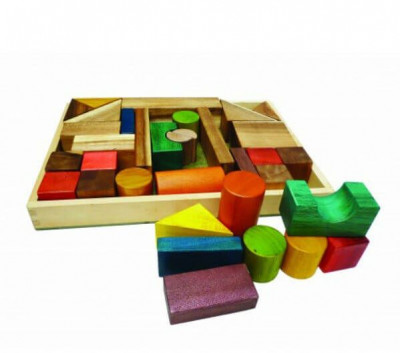 Ξύλινα χρωματιστά τουβλάκια κατασκευών σε ξύλινο δισκάκι 23 τεμ.