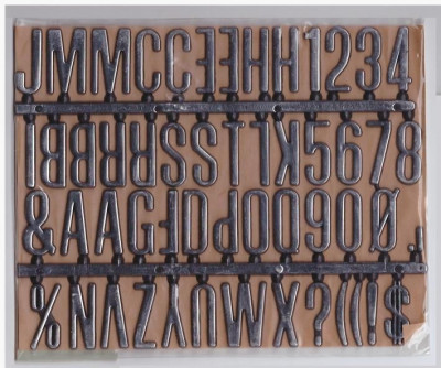 Γράμματα λατινικά & αριθμοί αυτοκόλλητα ανάγλυφα πλαστικά 2,5 εκ.  